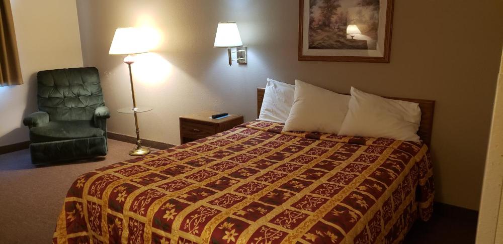 Deluxe King Suite interior